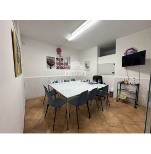 Bottega Mq 137 con spazio esterno Pedara Centro