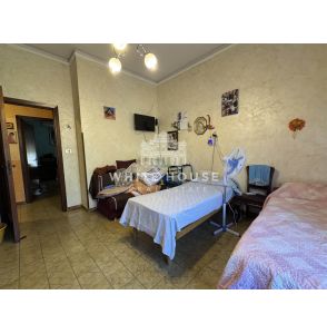 Luminoso trivani primo piano Aci Catena