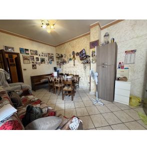 Luminoso trivani primo piano Aci Catena