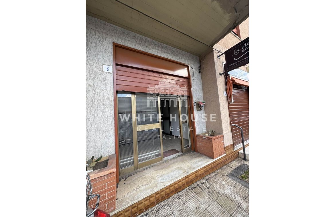 Locale in Affitto in...