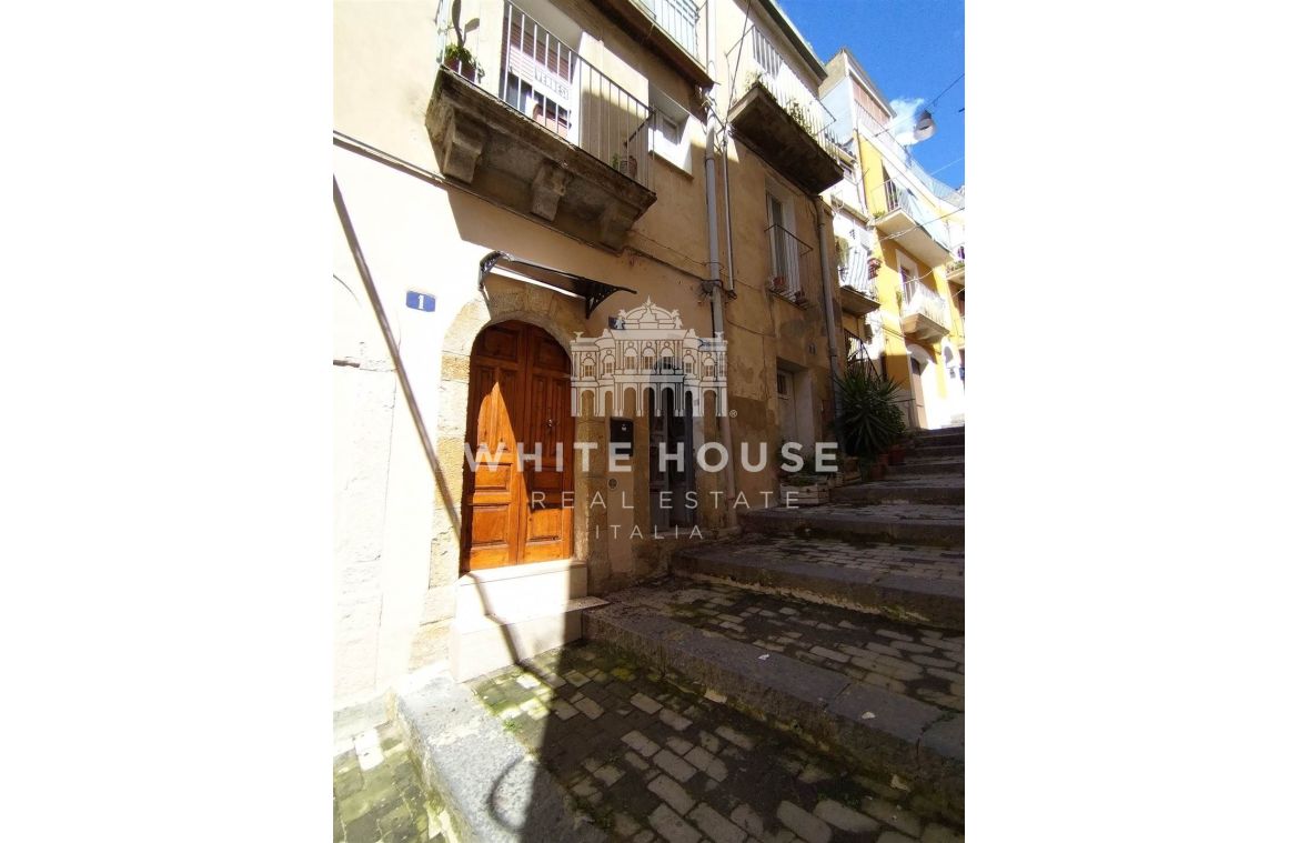 Palazzetto indipendente su...