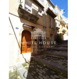 Palazzetto indipendente su due livelli