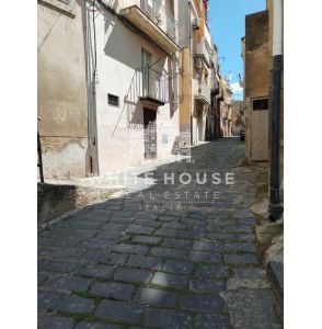 Palazzetto indipendente su due livelli