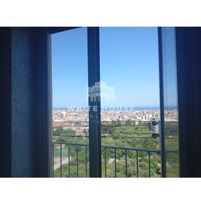 Trivani panoramico con vista mare