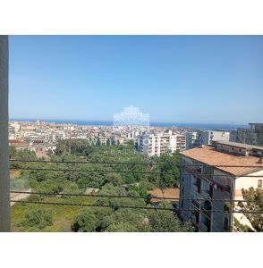 Trivani panoramico con vista mare