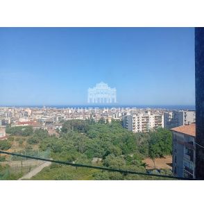 Trivani panoramico con vista mare