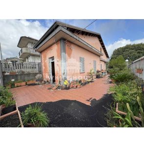 Casa singola con giardino