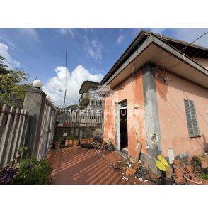 Casa singola con giardino