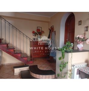 Casa indipendente in stile rustico