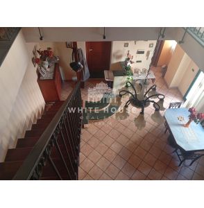 Casa indipendente in stile rustico